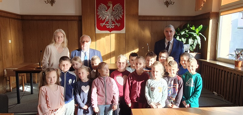 wizyta pierwszoklasistów w Urzędzie w Kamieniu